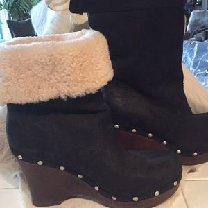 UGGS wooden platform lined Suede boot